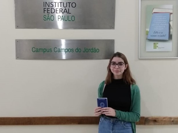 Gabriela Pereira, estudante do curso técnico em Edificações