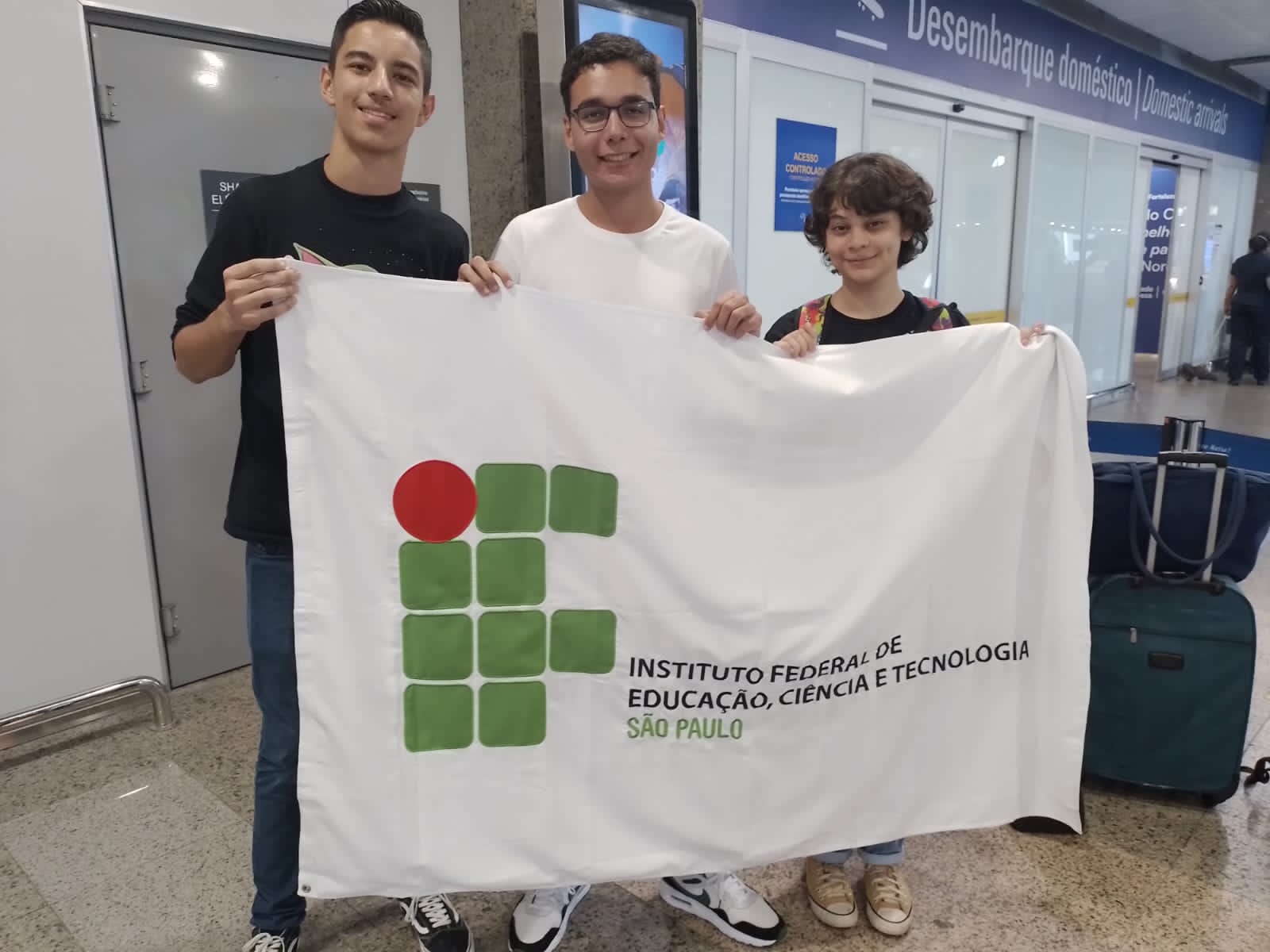 Erick (SJC), Leonardo e Ana Beatriz (CPV) desembarcam em Fortaleza para a Omif