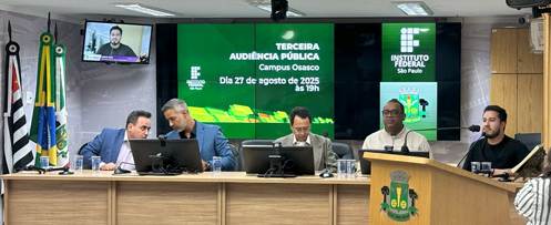 Da esquerda para a direita: Ricardo dos Santos Coelho (diretor-geral do Campus Osasco do IFSP), Eder Máximo (secretário municipal de Planejamento e Gestão), Adalton Ozaki (pró-reitor de Pesquisa e Pós-graduação do IFSP), Josias da Juco (vereador) e Heber Rocha Farias (vereador) 