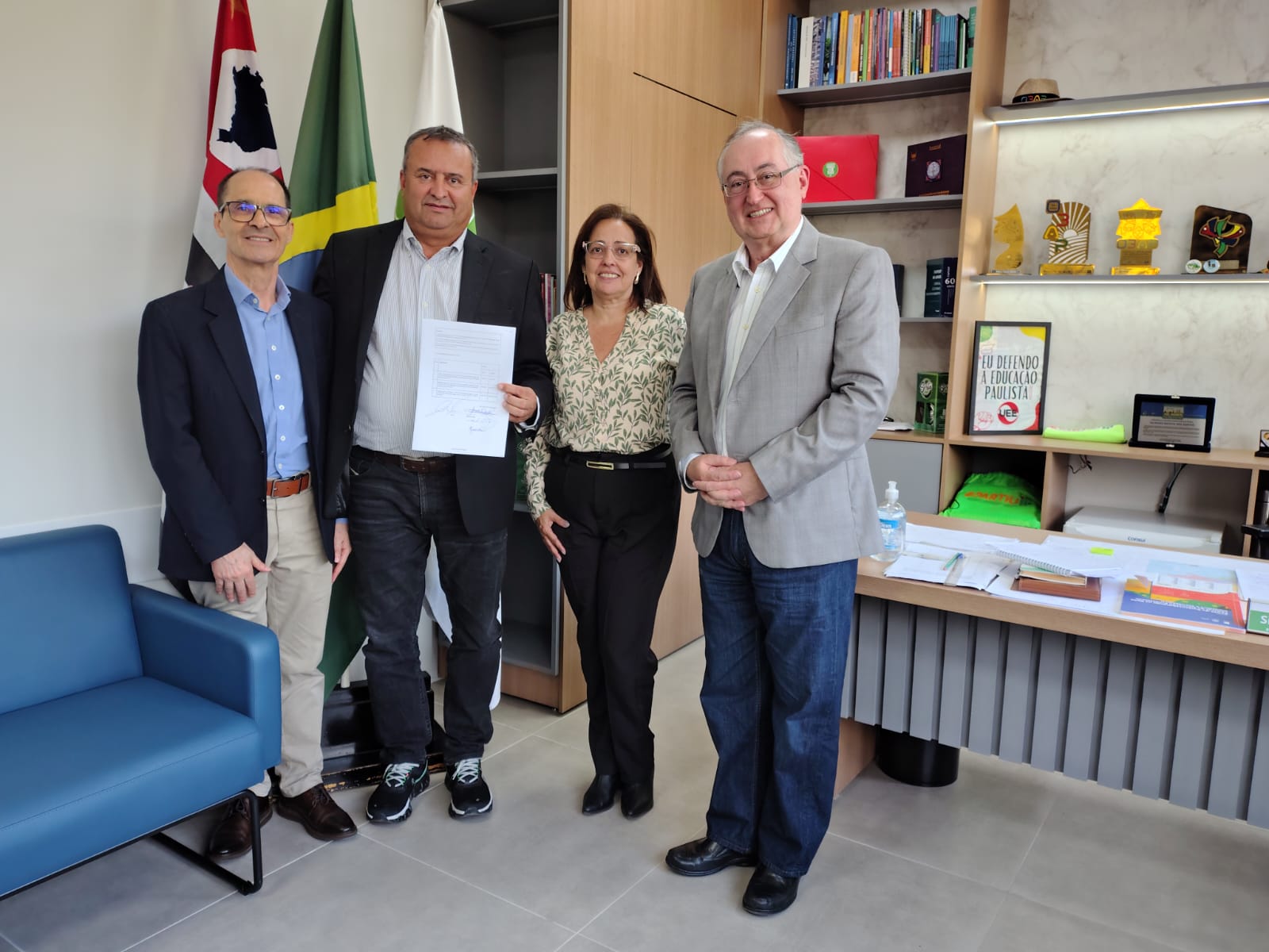 Da esquerda para a direita: Ary Bueno, Silmário dos Santos, Juliana Pimenta e Claudinei de Pauda