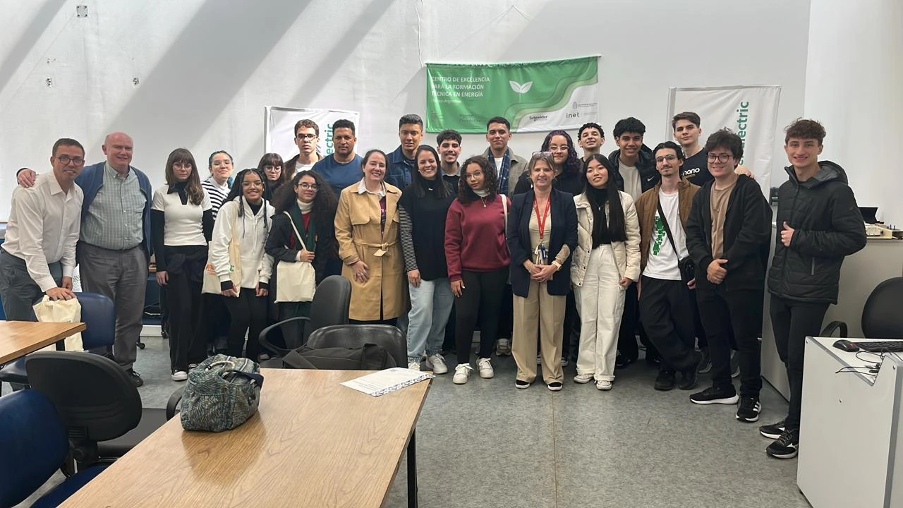 Apresentações e tour pelo INET